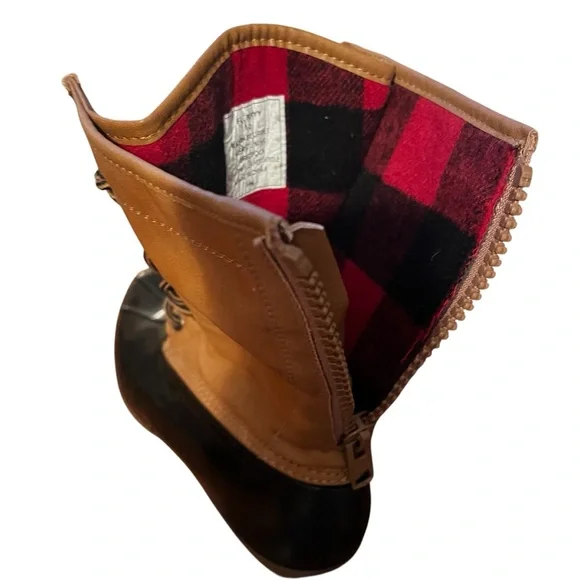 Madden Girl Flurry Red and Black Flannel Lined Full Back Zip Duck Winter Boots - Picture 2 of 6